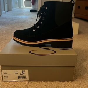 NIB Crown Vintage Black Suede Shay 10 Boots